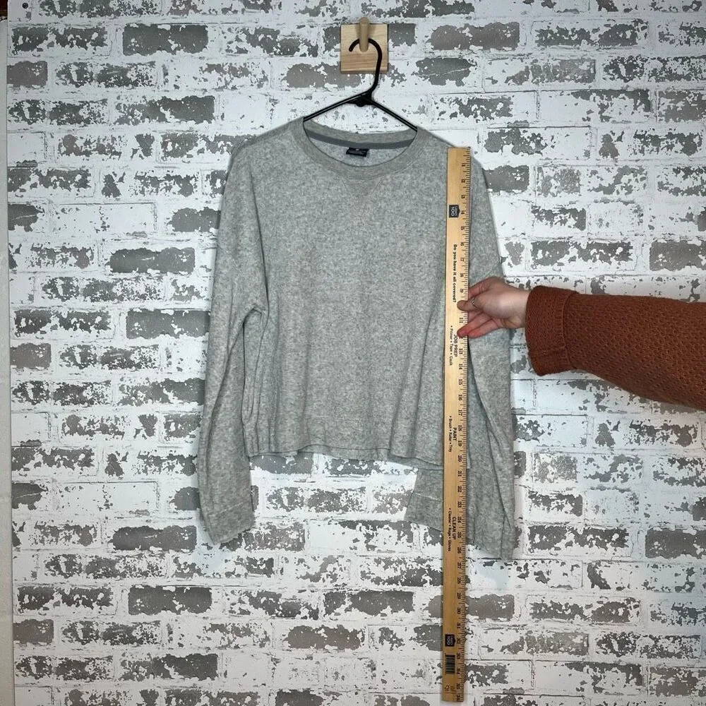 Nike | women dry fit wide sleeve cropped crewneck